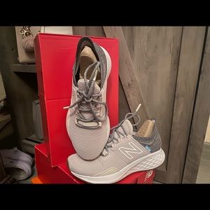 NEW BALANCE WOMENS FRESH FOAM ROAV RUNNING SHOE - TAN